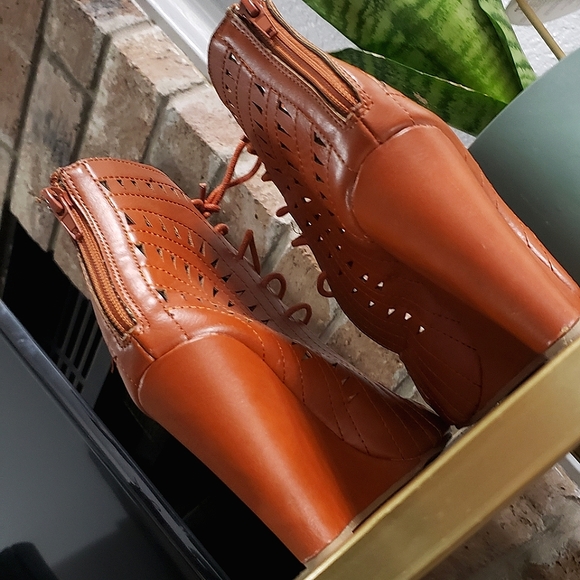 (2 for $10) Brown Cutout Wedges Peep Toe (7/8) - Picture 3 of 5